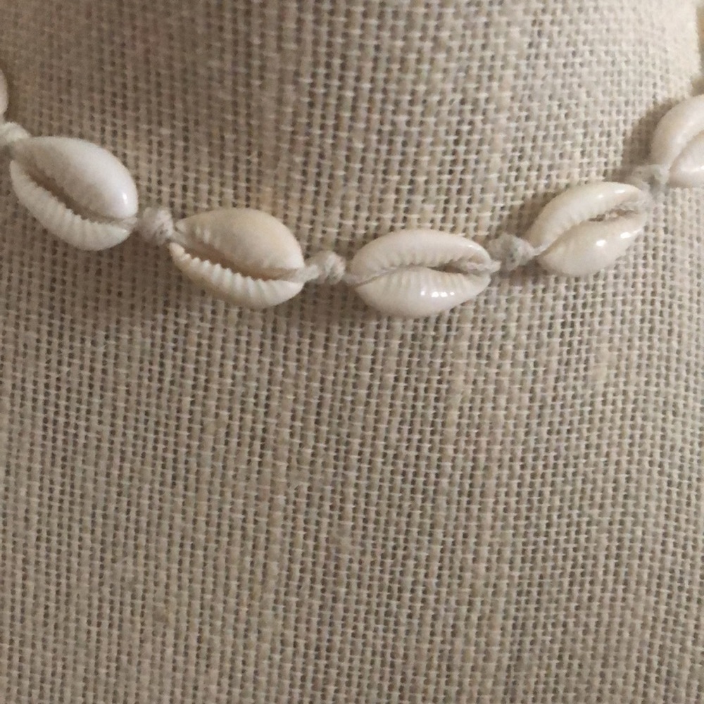 shell necklace - Picture 2 of 5